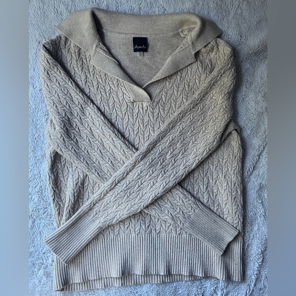 Aaeda tan sweater with v neck